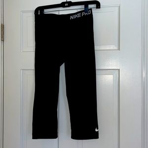 Black Nike Pro 3/4 leggings